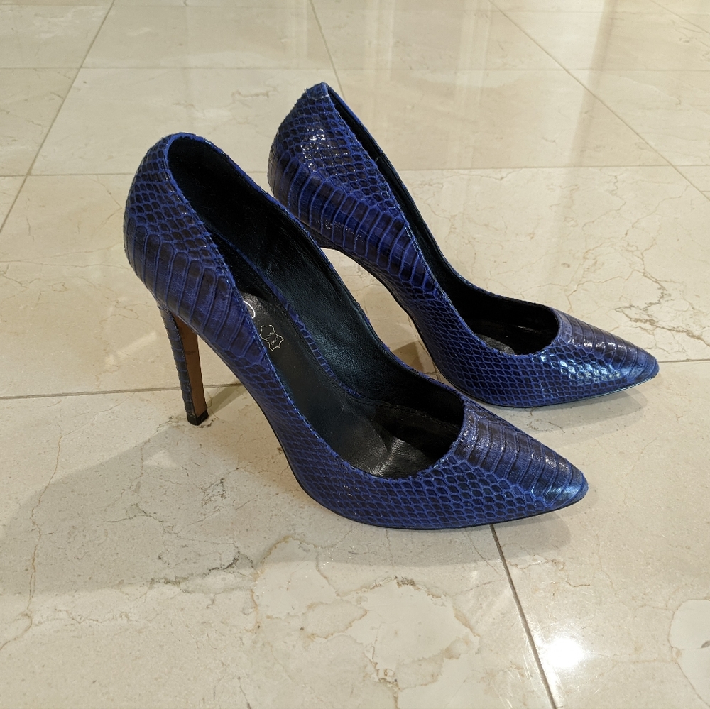 Aldo leather blue snakeskin stilettos size 9 / 40 (fit 9.5)